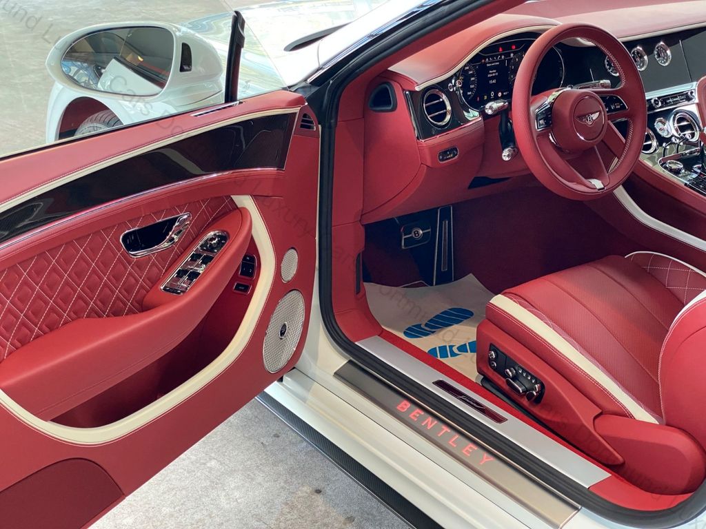Bentley Continental GTC 2024
