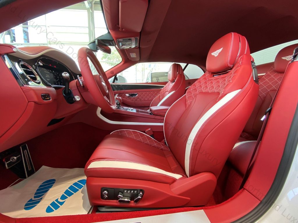 Bentley Continental GTC 2024