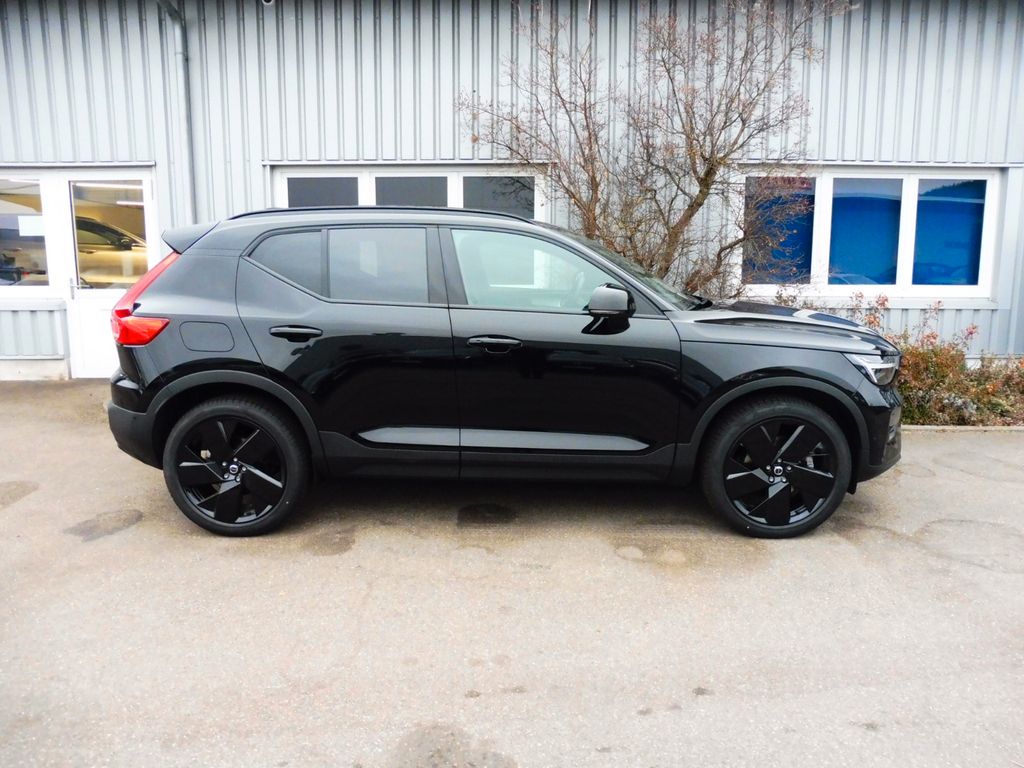 Volvo XC40 2025