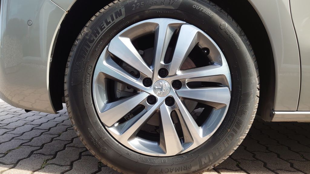 Peugeot Traveller 2021