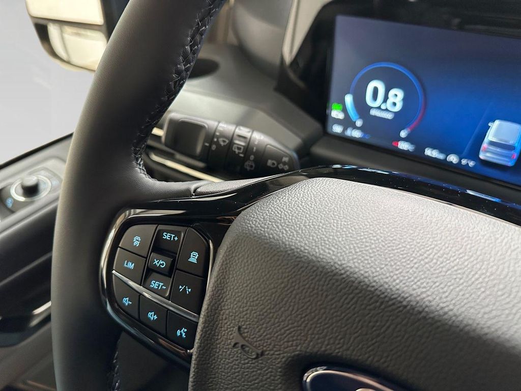 Ford Tourneo Custom 2025