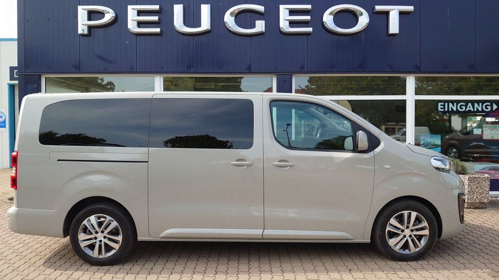 Peugeot Traveller 2021