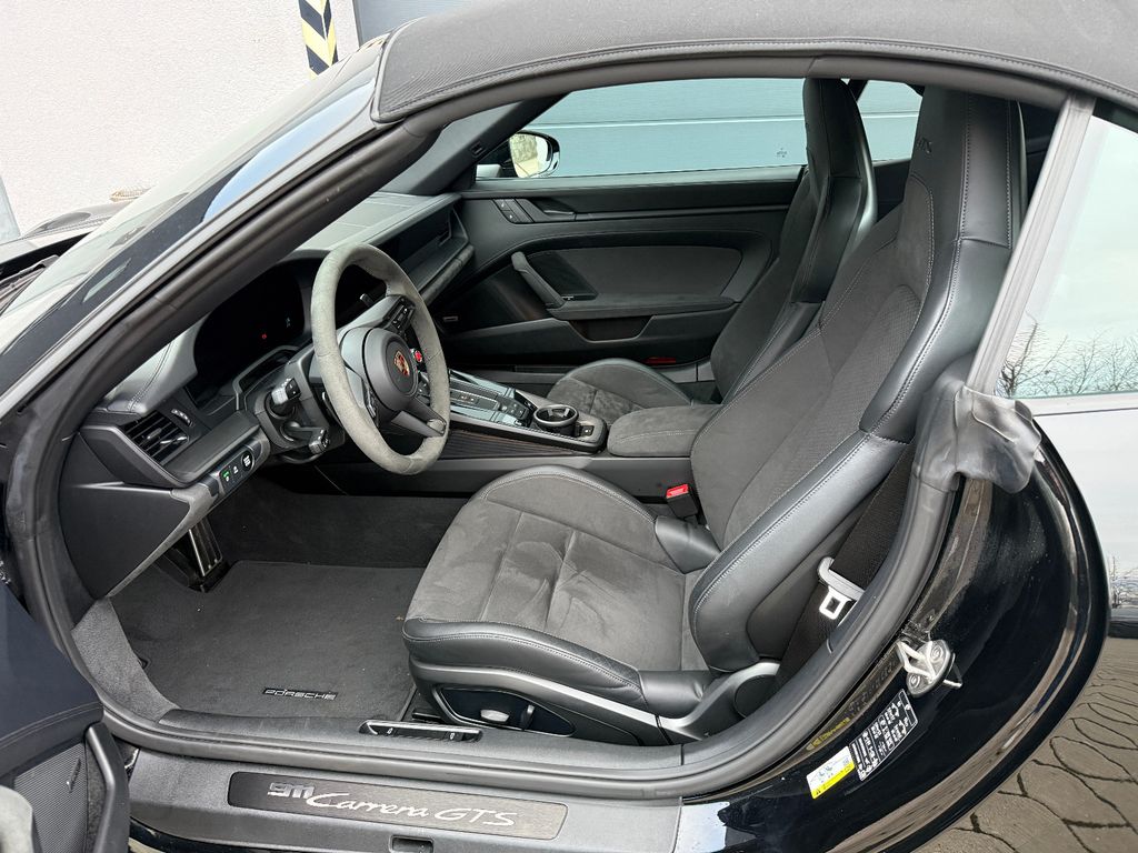Porsche 992 2025