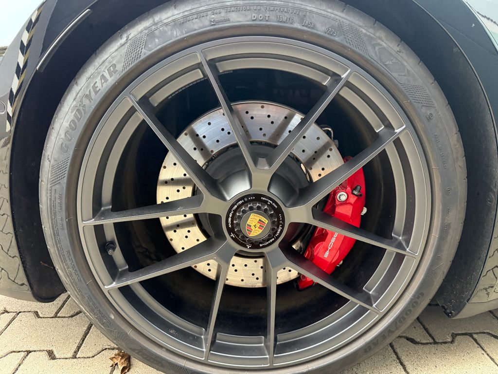 Porsche 992 2025