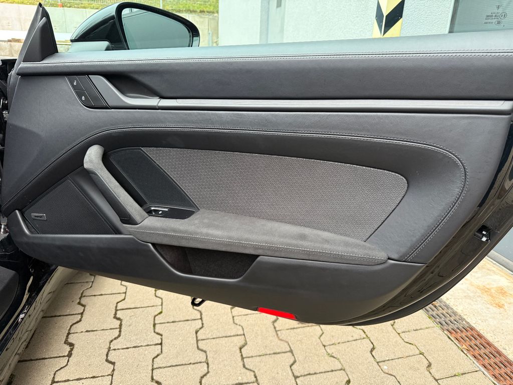 Porsche 992 2025
