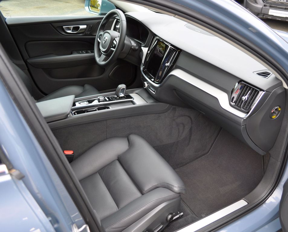 Volvo V60 2023