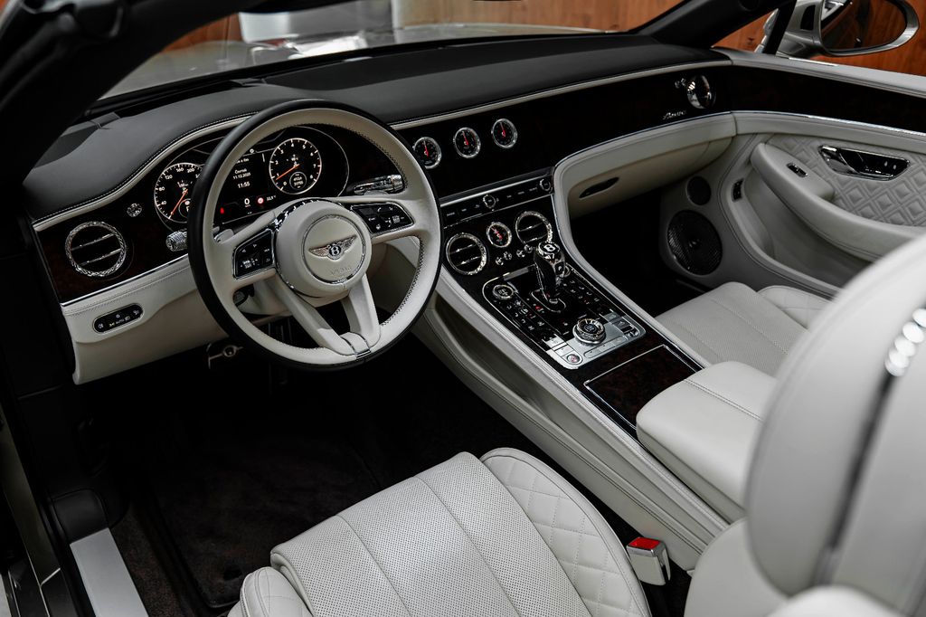 Bentley Continental GTC 2023