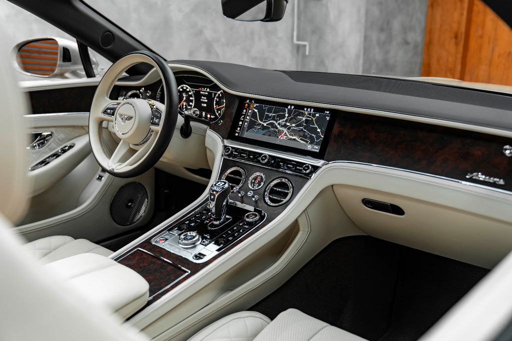 Bentley Continental GTC 2023