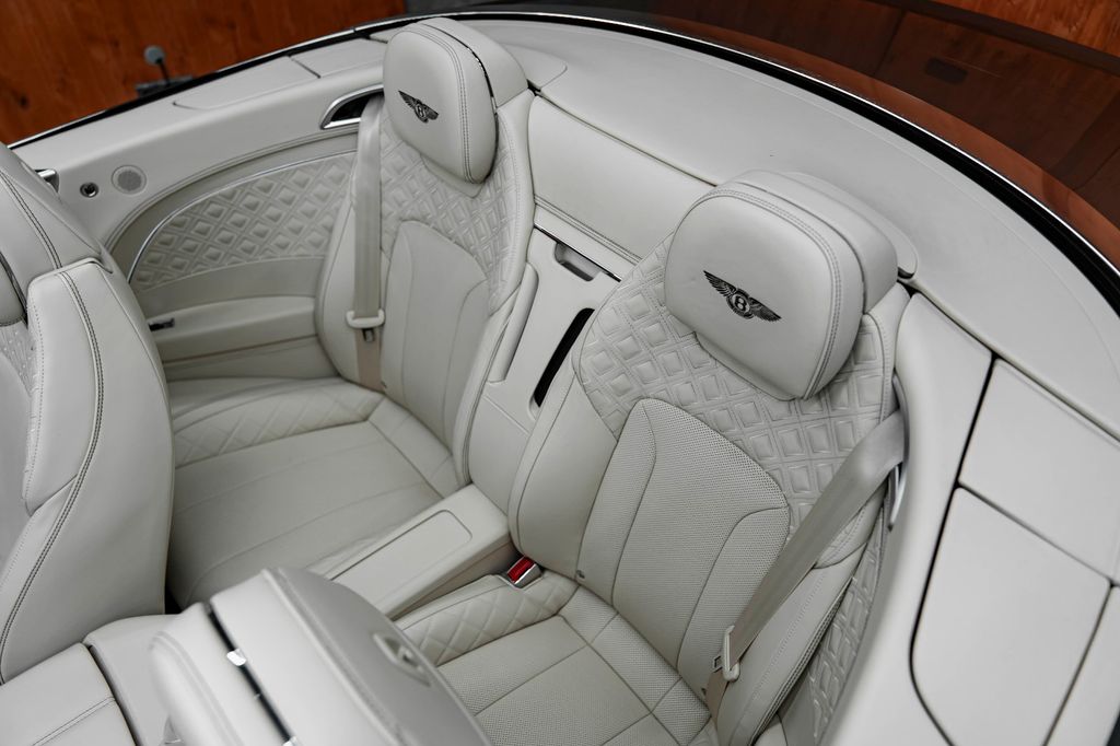 Bentley Continental GTC 2023