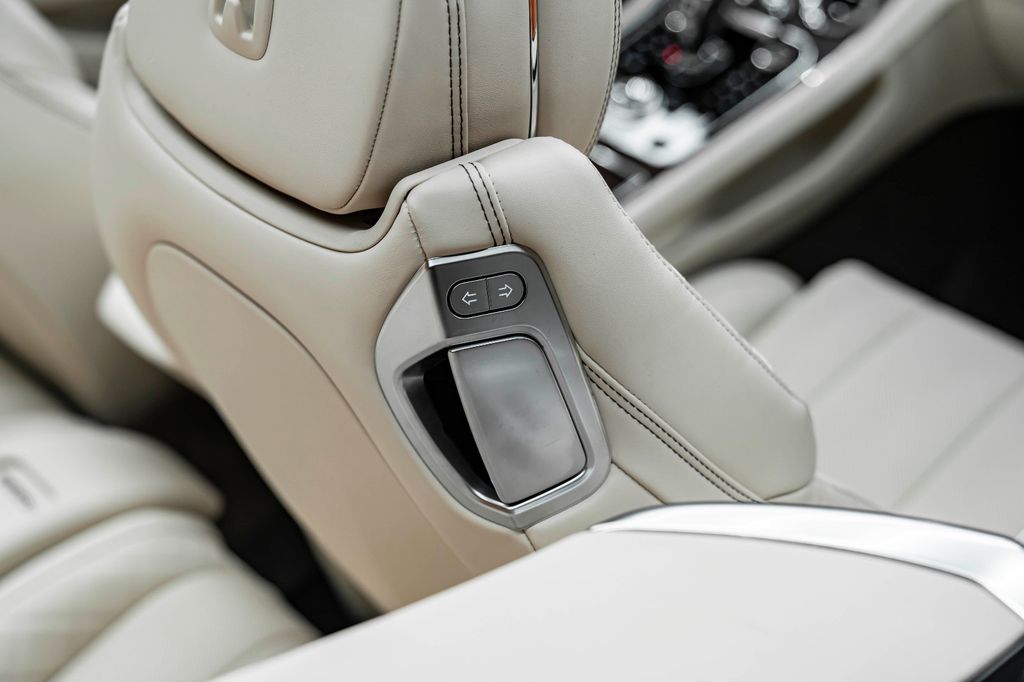 Bentley Continental GTC 2023