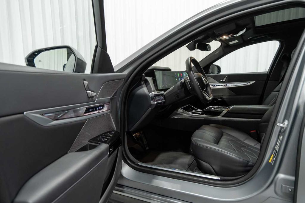 BMW i7 2023