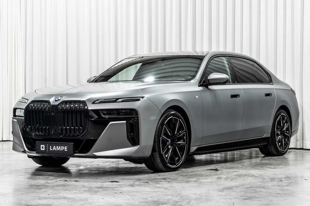 BMW i7 2023