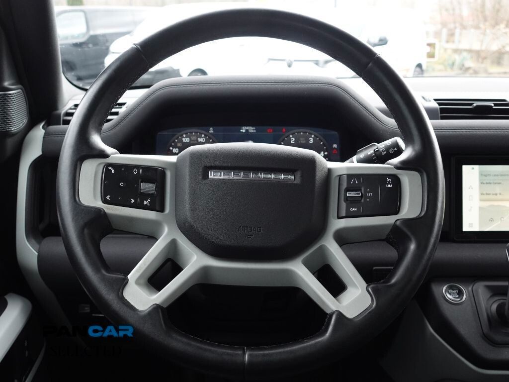 Land Rover Defender 2023