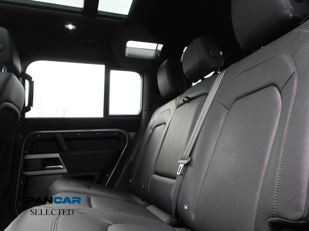 Land Rover Defender 2023