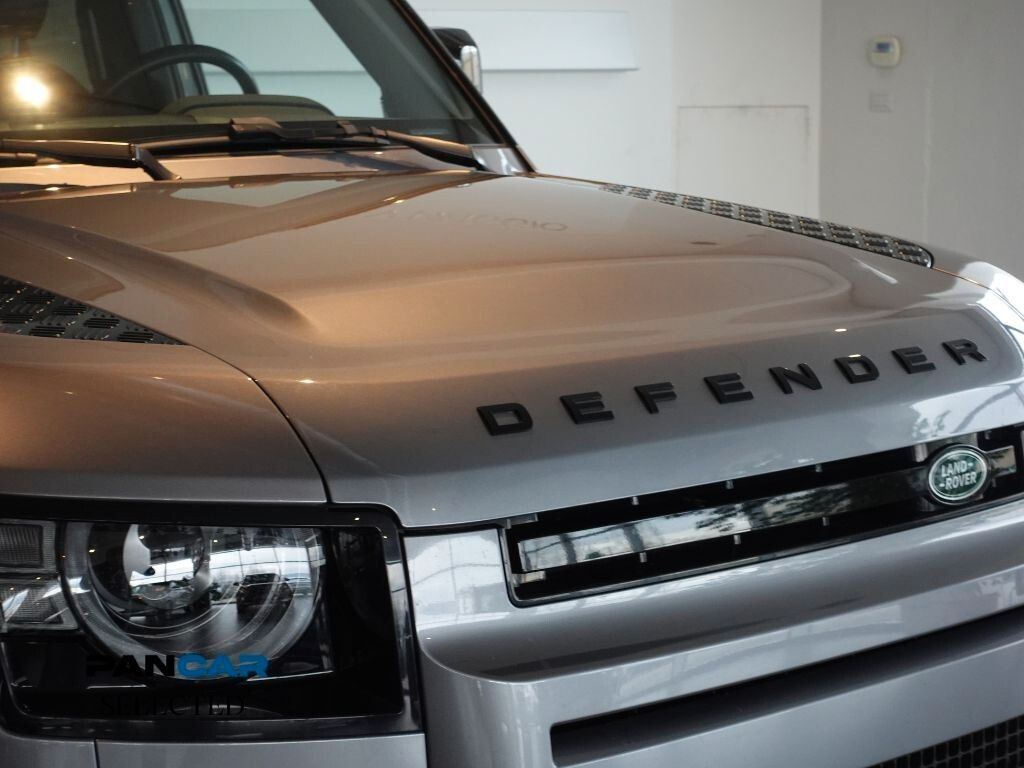 Land Rover Defender 2023