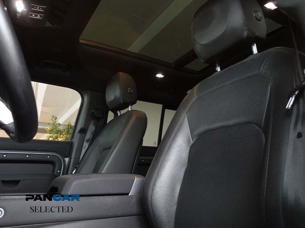 Land Rover Defender 2023