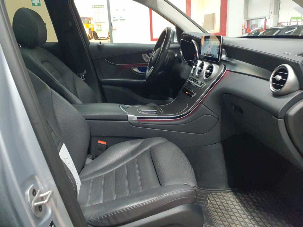 Mercedes-Benz GLC 300 2021