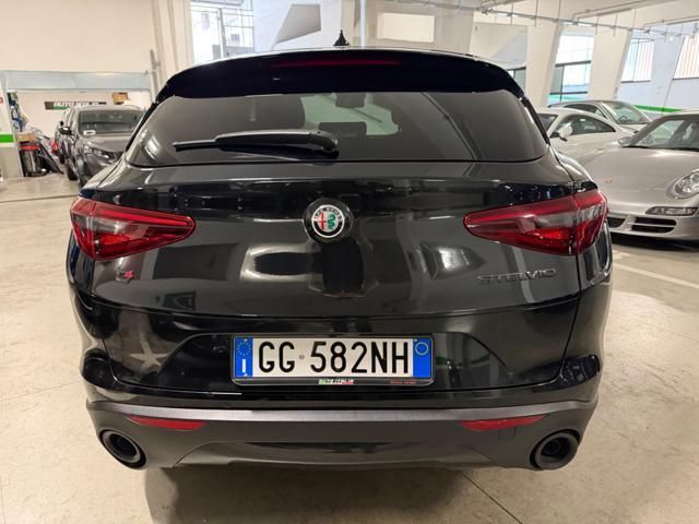 Alfa Romeo Stelvio 2021