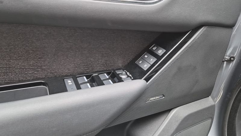 Land Rover Range Rover Velar 2025