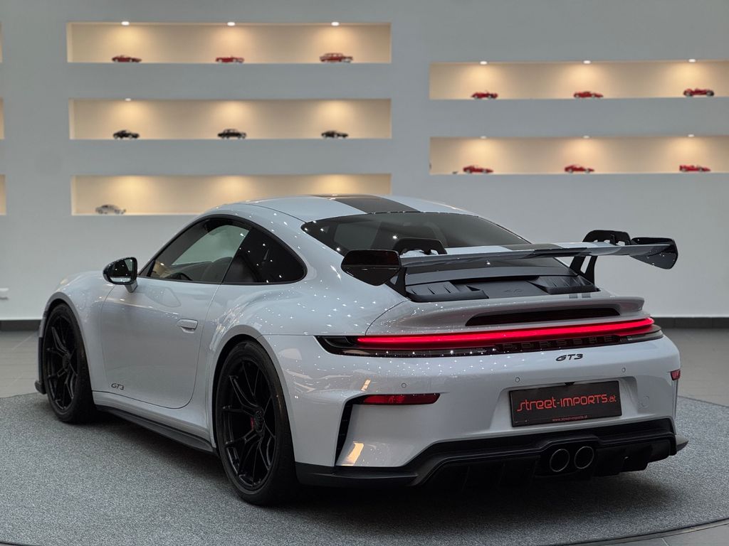 Porsche 992 2025
