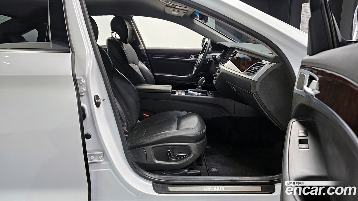 Hyundai Genesis 2016