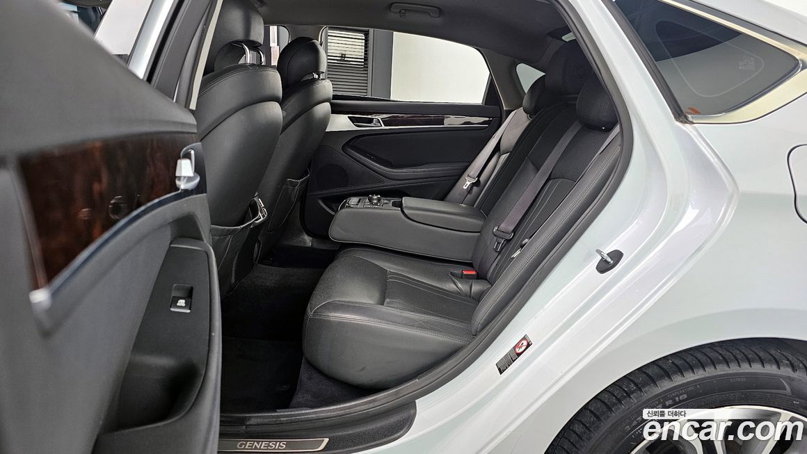 Hyundai Genesis 2016