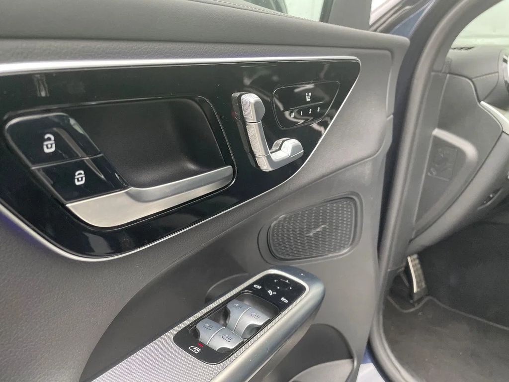 Mercedes-Benz GLC 300 2023