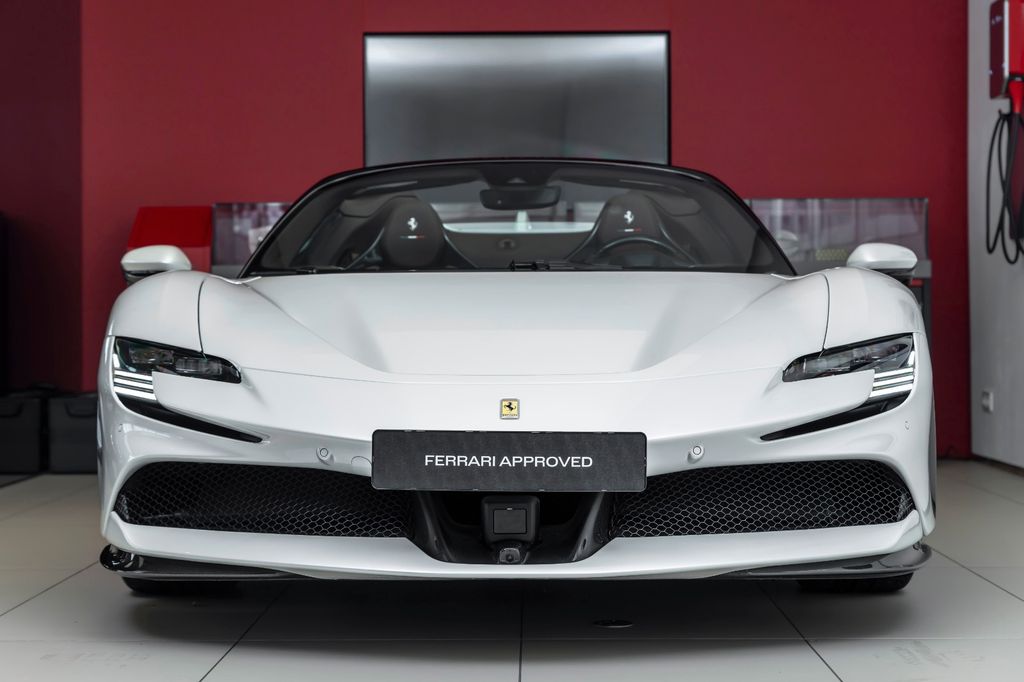 Ferrari SF90 2024
