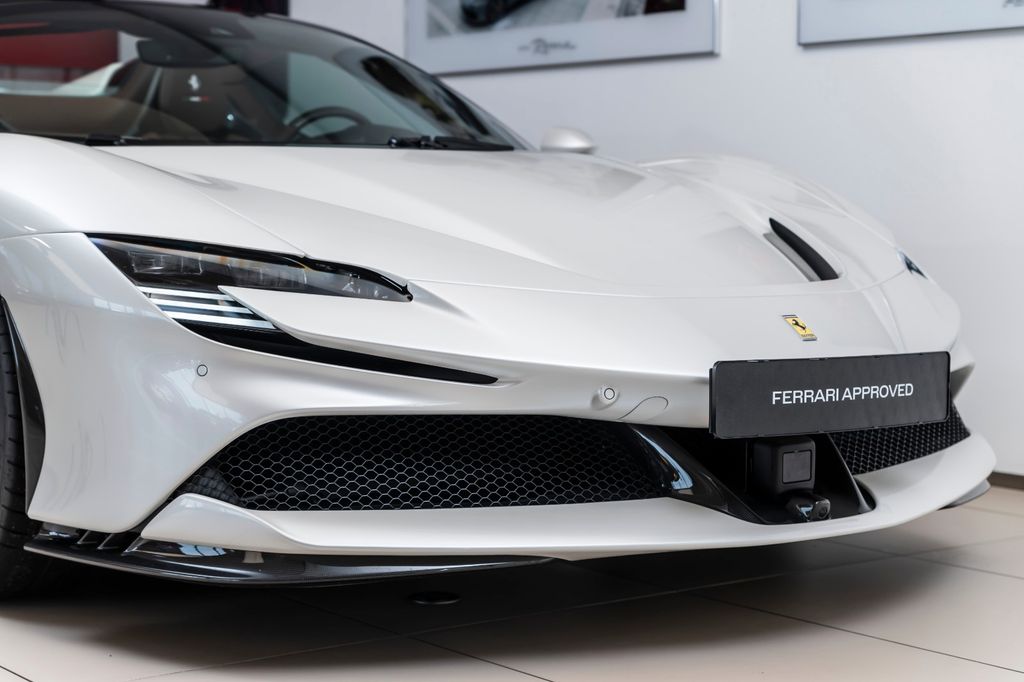 Ferrari SF90 2024