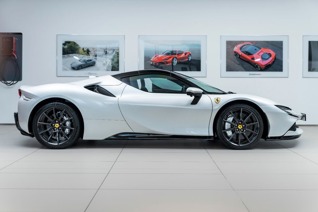 Ferrari SF90 2024
