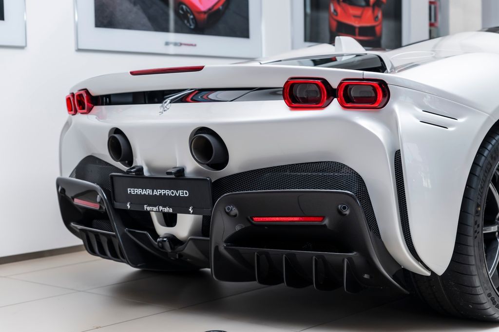 Ferrari SF90 2024