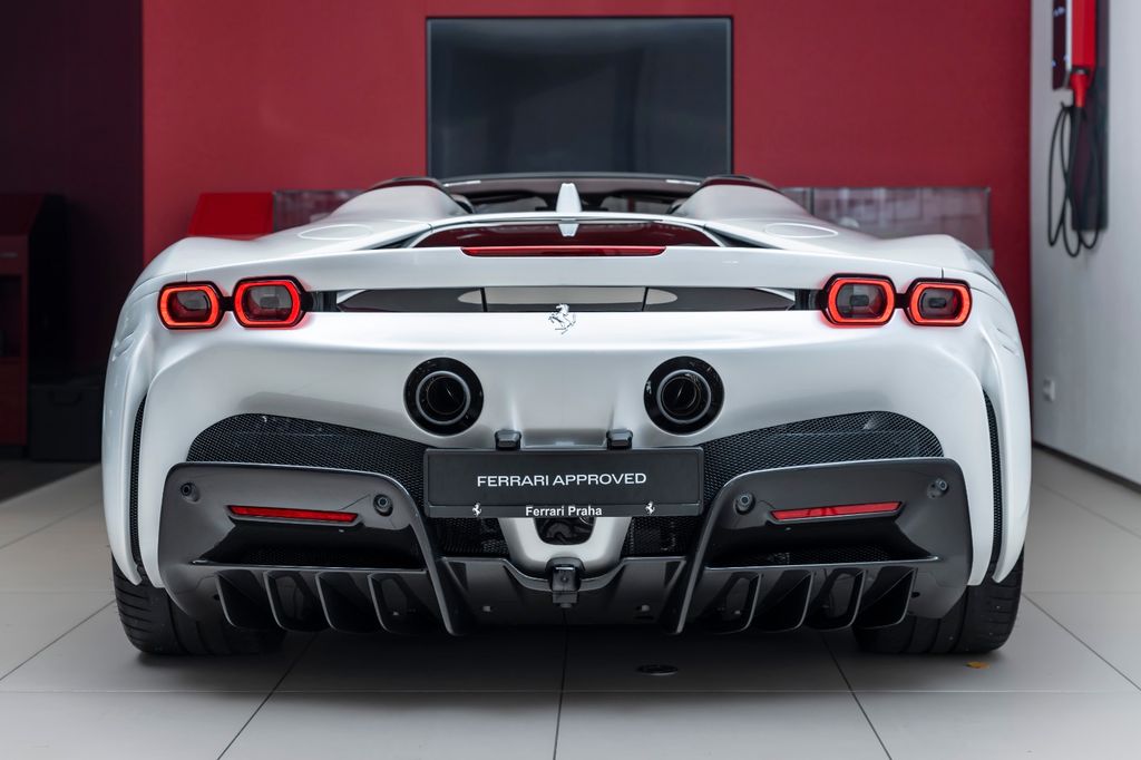 Ferrari SF90 2024