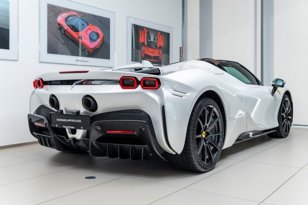 Ferrari SF90 2024