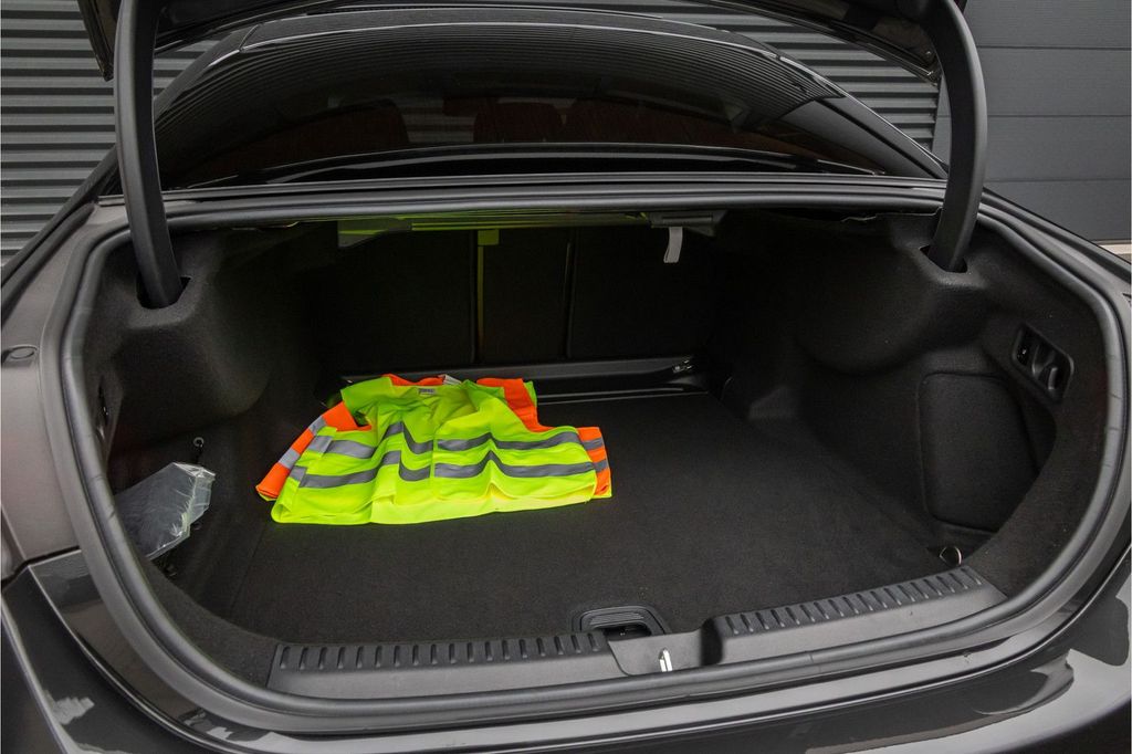 Mercedes-Benz E 220 2025