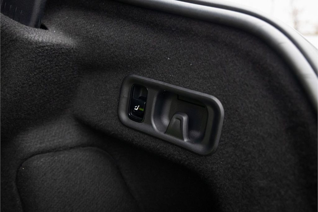 Mercedes-Benz E 220 2025