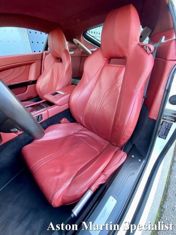 Aston Martin V8 Vantage 2013