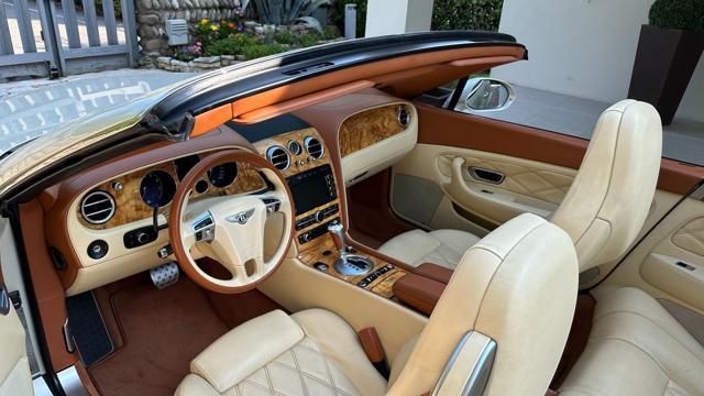 Bentley Continental GTC 2011