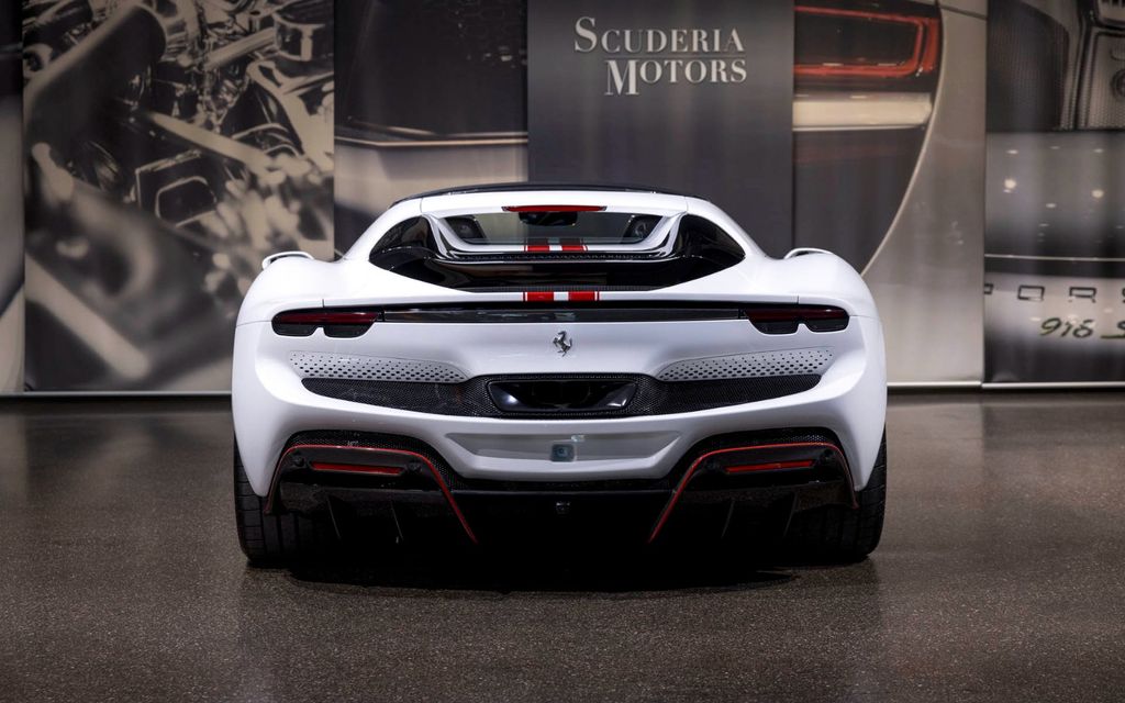 Ferrari 296 GTS 2023