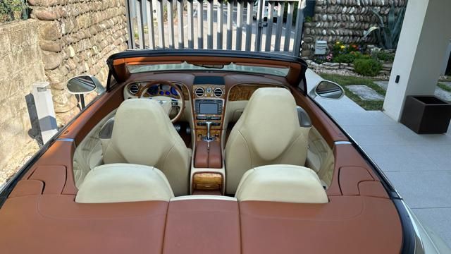 Bentley Continental GTC 2011