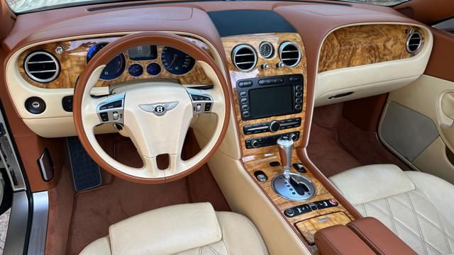 Bentley Continental GTC 2011