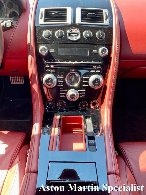 Aston Martin V8 Vantage 2013