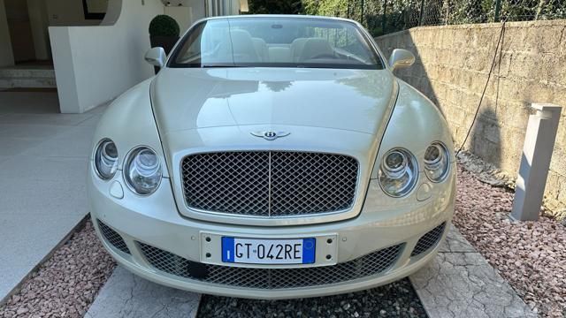 Bentley Continental GTC 2011