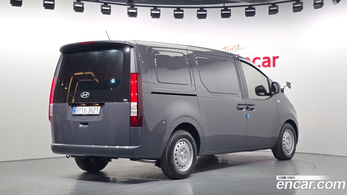 Hyundai Staria 2025