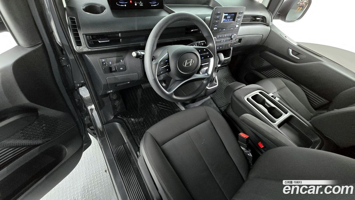 Hyundai Staria 2025