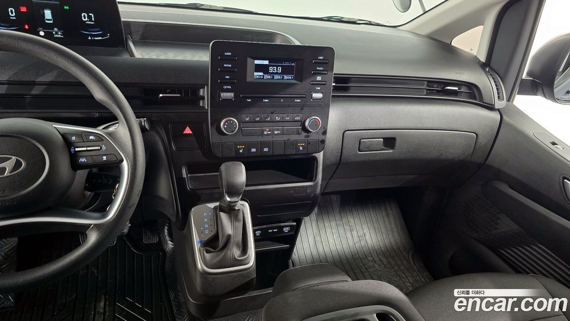Hyundai Staria 2025