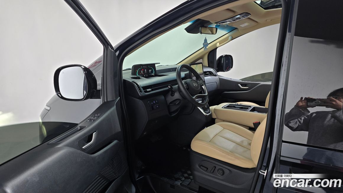 Hyundai Staria 2025