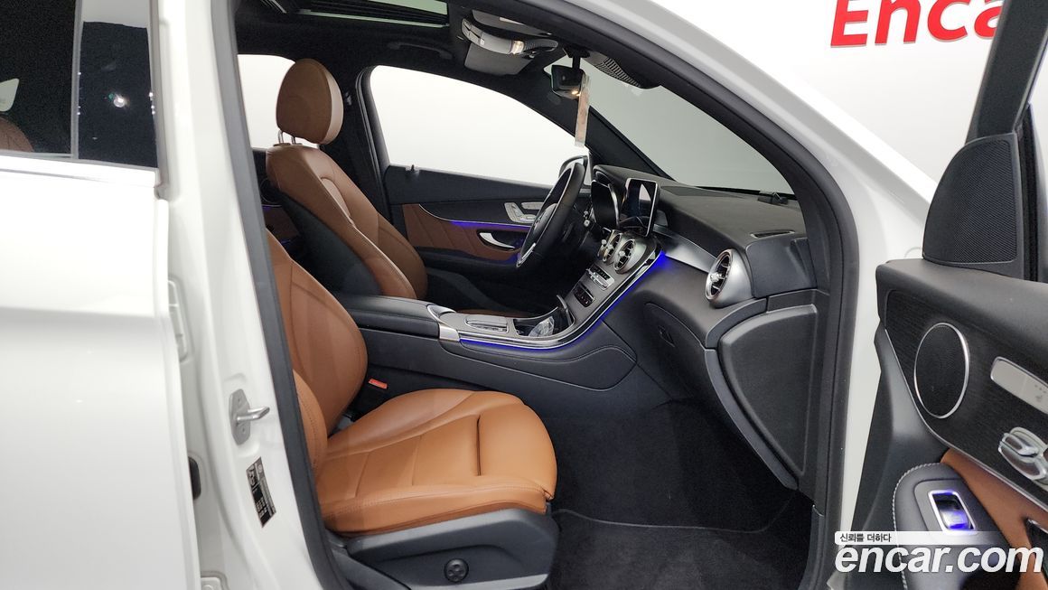 Mercedes-Benz GLC-Class 2021