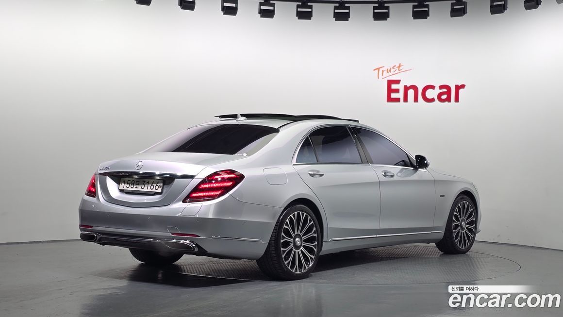Mercedes-Benz S-Class 2020