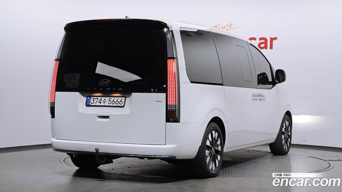 Hyundai Staria 2025