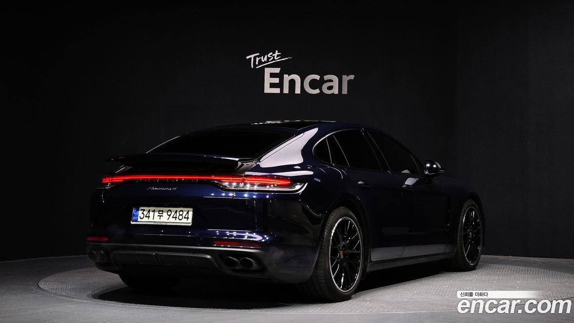 Porsche Panamera 2021
